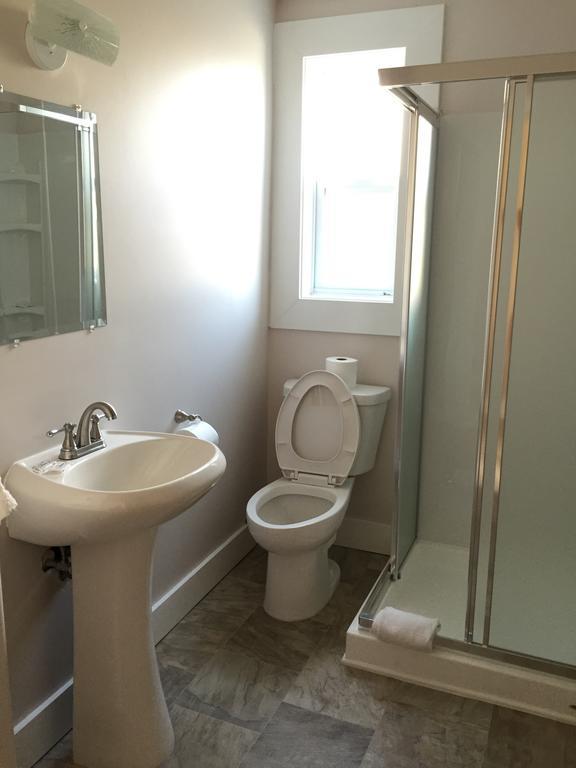 סאינט ג'ון Admiral'S Quay Motel & Suites מראה חיצוני תמונה